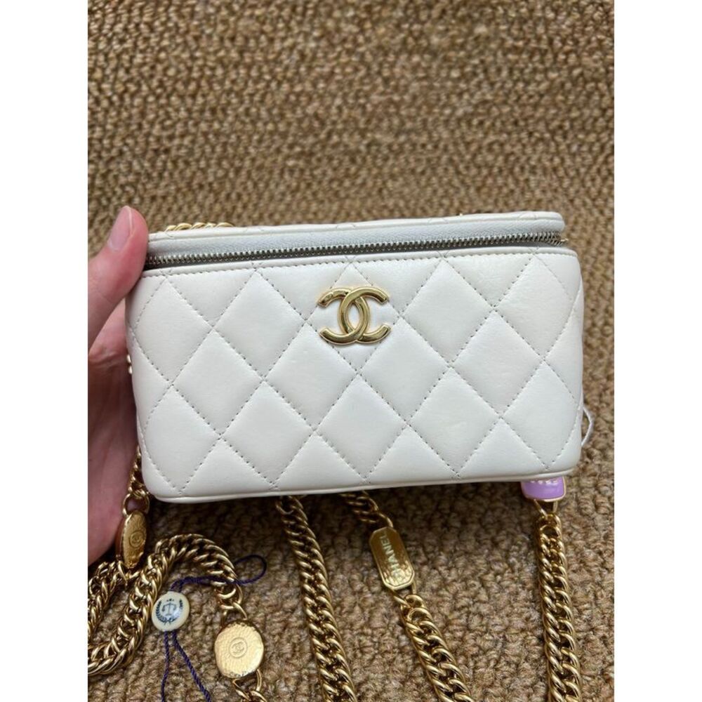 Chanel Women Pre-Loved Bag Very Good Condition - Picture 2 of 8